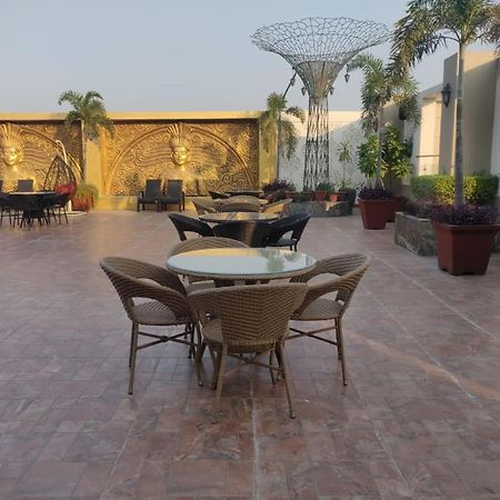 Hotel Casaya Inn Chinhat 外观 照片