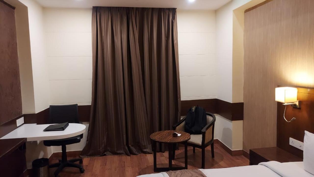 Hotel Casaya Inn Chinhat 外观 照片