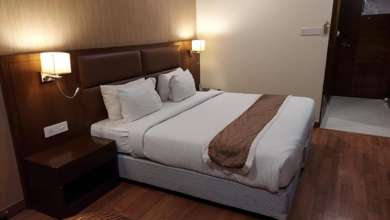 Hotel Casaya Inn Chinhat 外观 照片