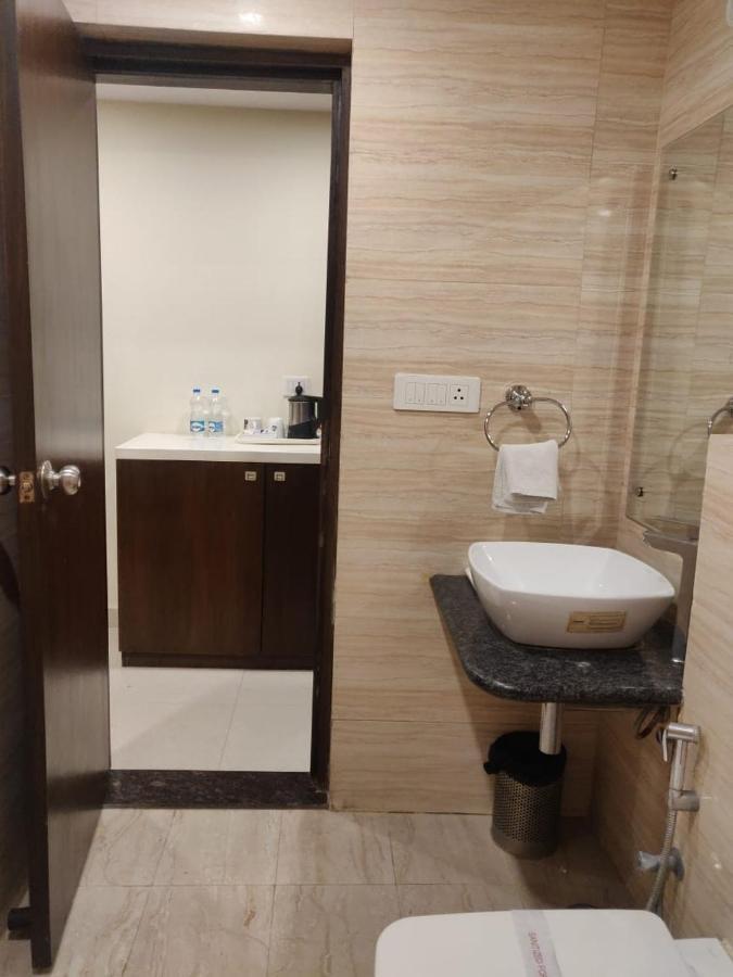 Hotel Casaya Inn Chinhat 外观 照片