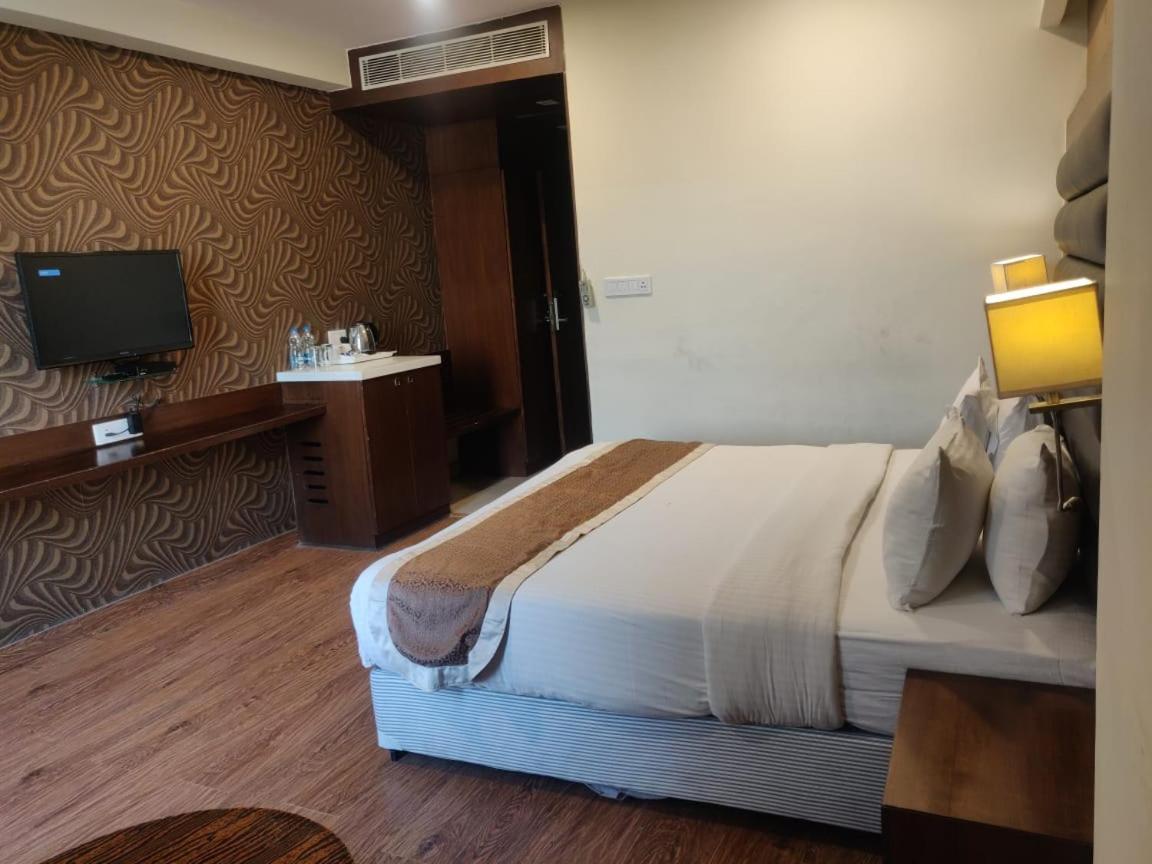Hotel Casaya Inn Chinhat 外观 照片