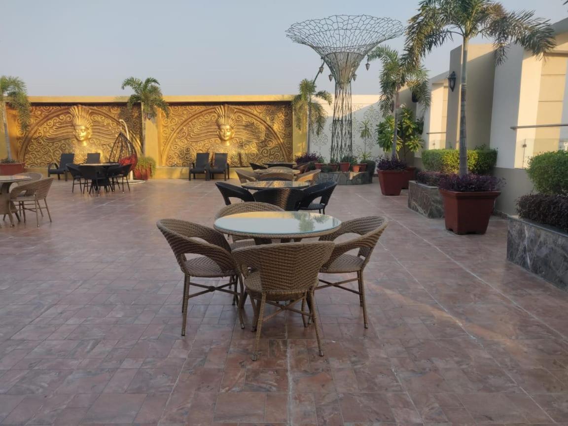 Hotel Casaya Inn Chinhat 外观 照片