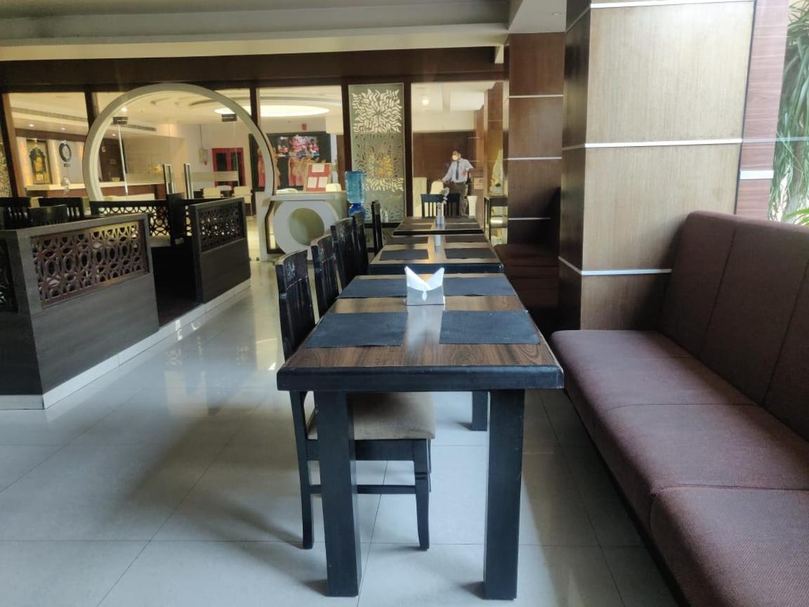 Hotel Casaya Inn Chinhat 外观 照片