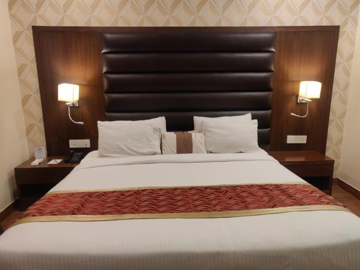 Hotel Casaya Inn Chinhat 外观 照片