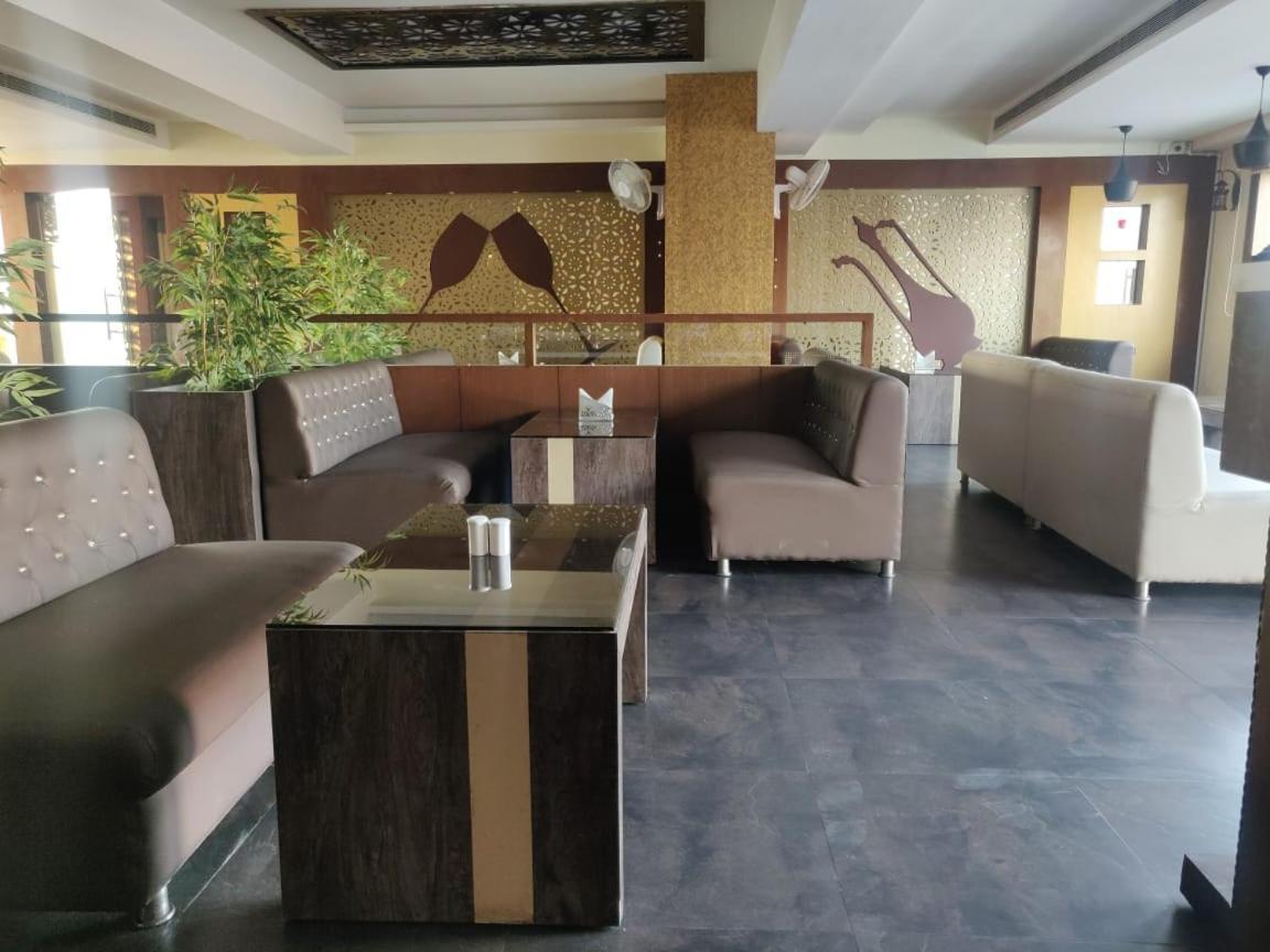 Hotel Casaya Inn Chinhat 外观 照片