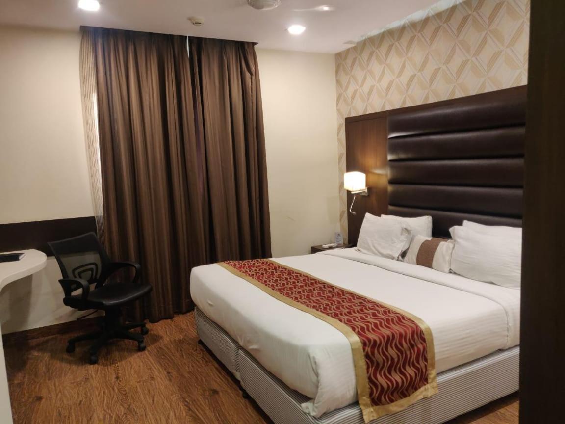 Hotel Casaya Inn Chinhat 外观 照片