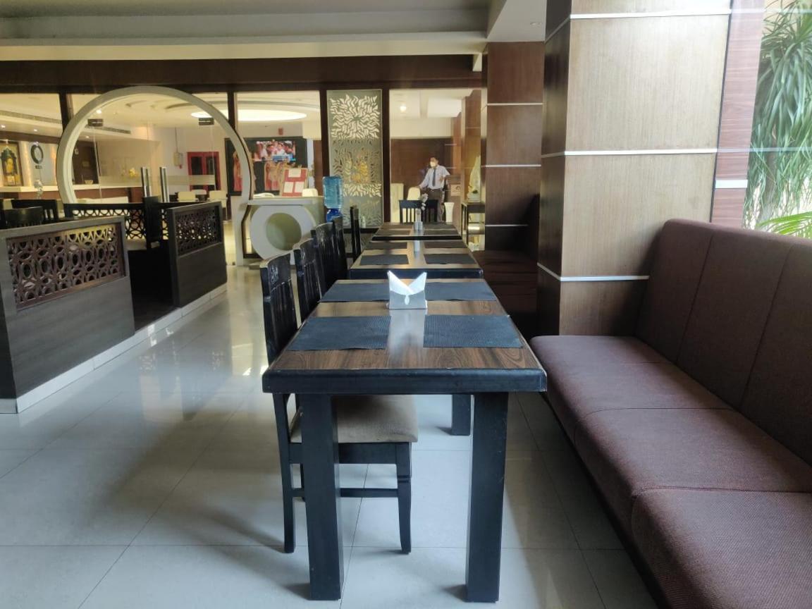 Hotel Casaya Inn Chinhat 外观 照片