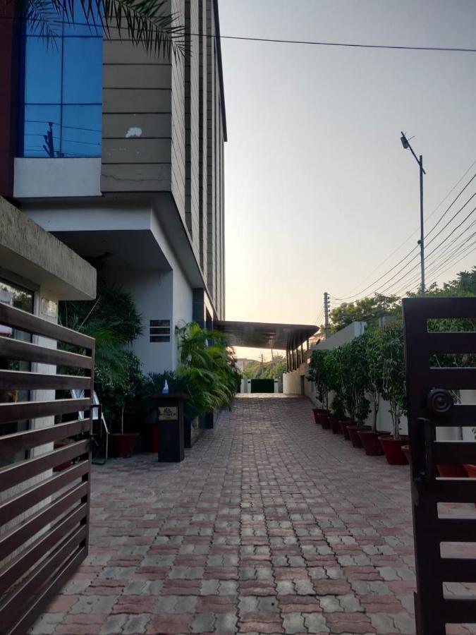 Hotel Casaya Inn Chinhat 外观 照片