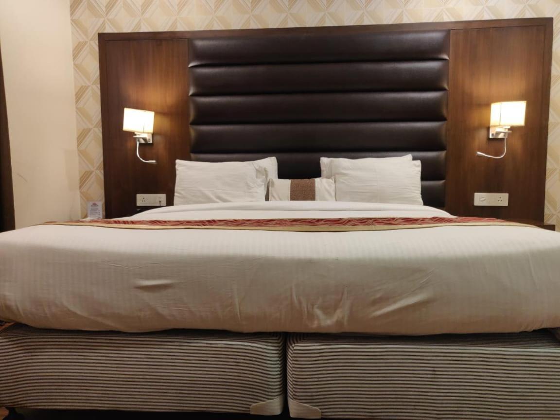 Hotel Casaya Inn Chinhat 外观 照片