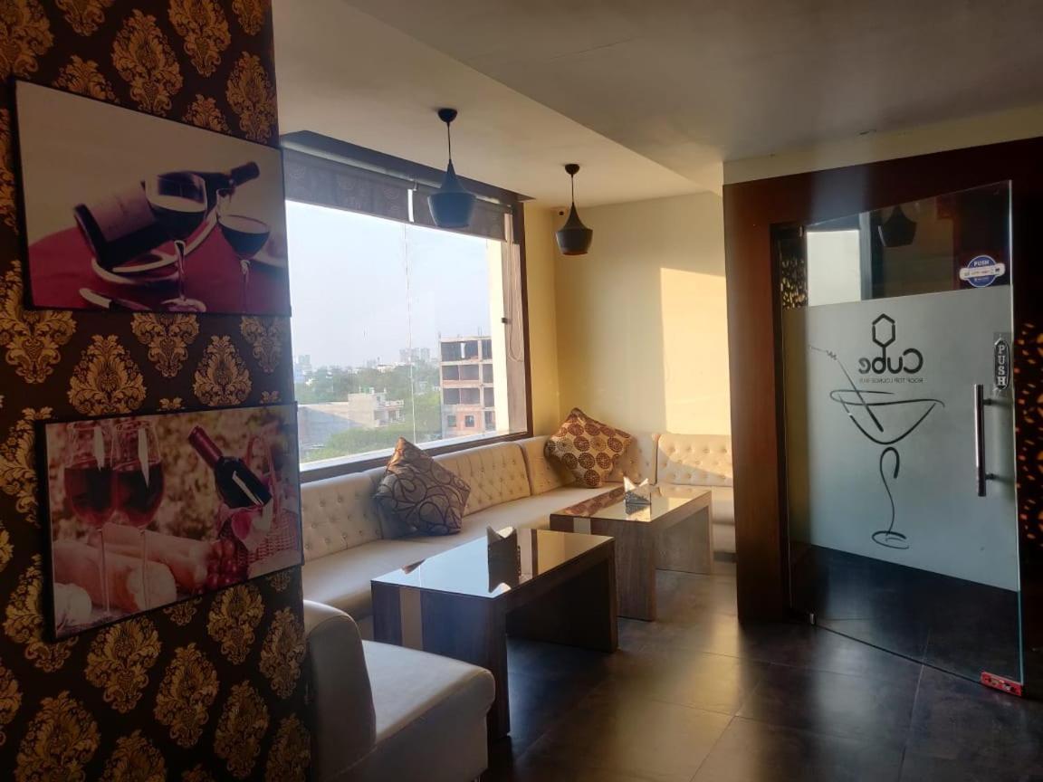Hotel Casaya Inn Chinhat 外观 照片
