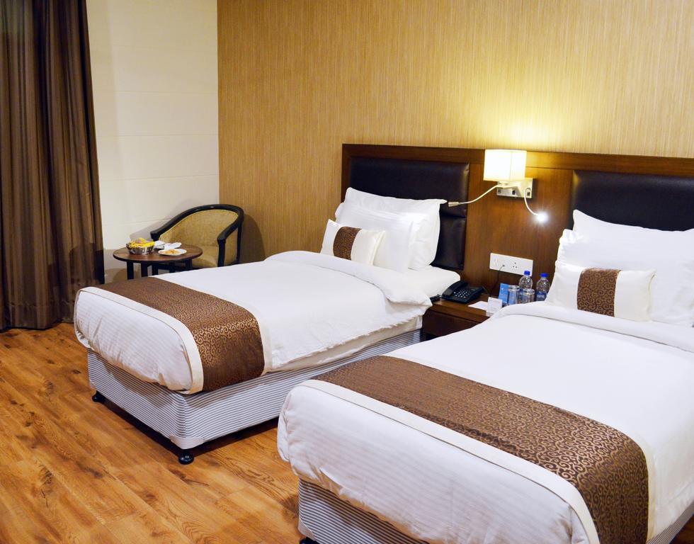 Hotel Casaya Inn Chinhat 外观 照片