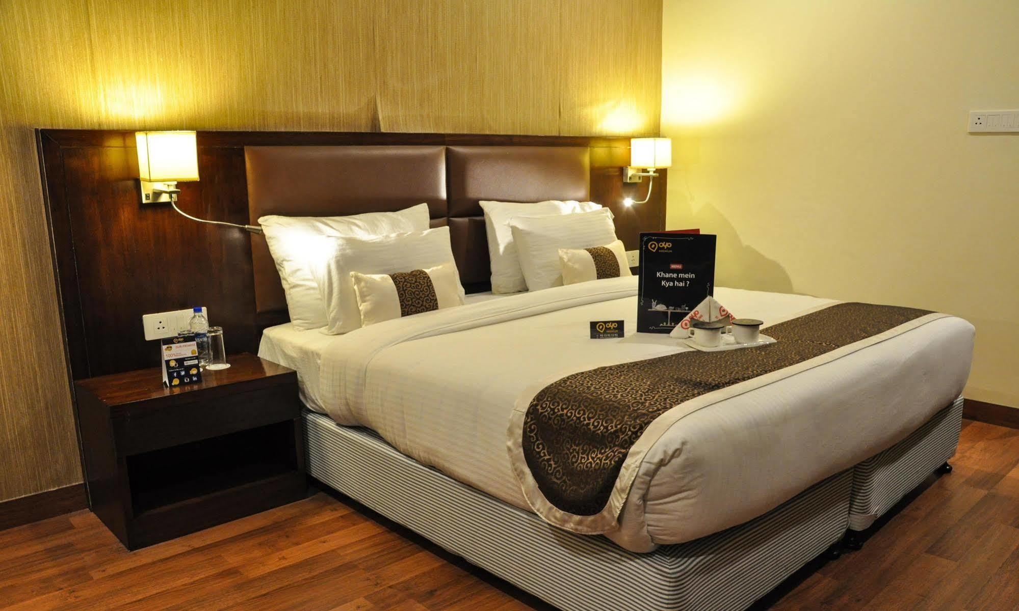 Hotel Casaya Inn Chinhat 外观 照片