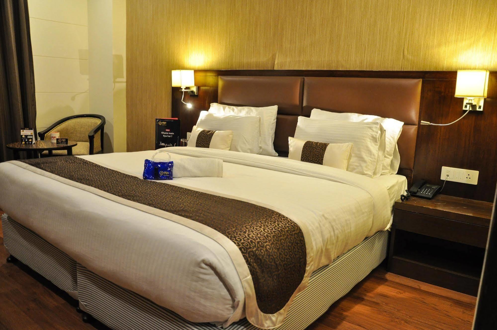 Hotel Casaya Inn Chinhat 外观 照片