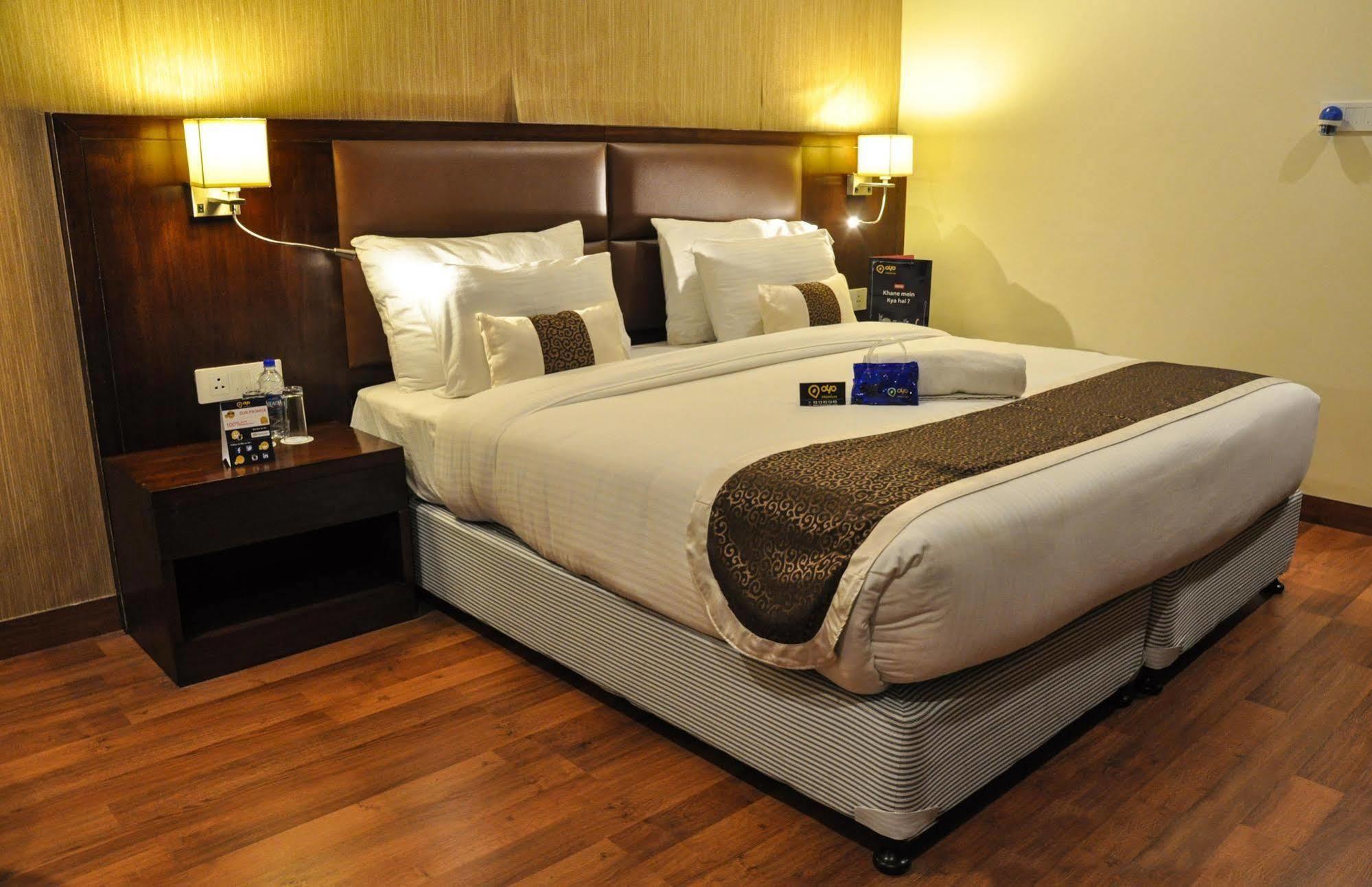 Hotel Casaya Inn Chinhat 外观 照片